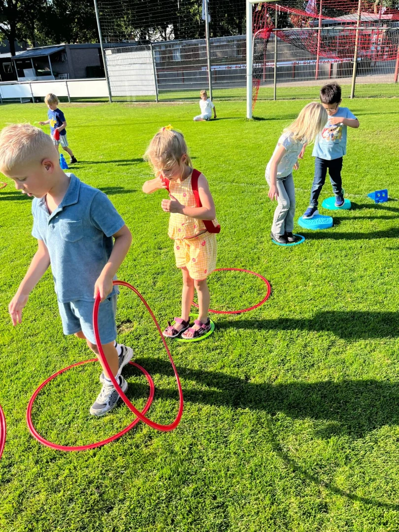 September: Hockeyclinic, veel buitenspelen en lessenreeksen